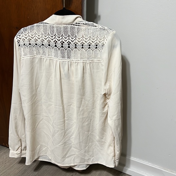 Top Ties in front - Picture 2 of 2